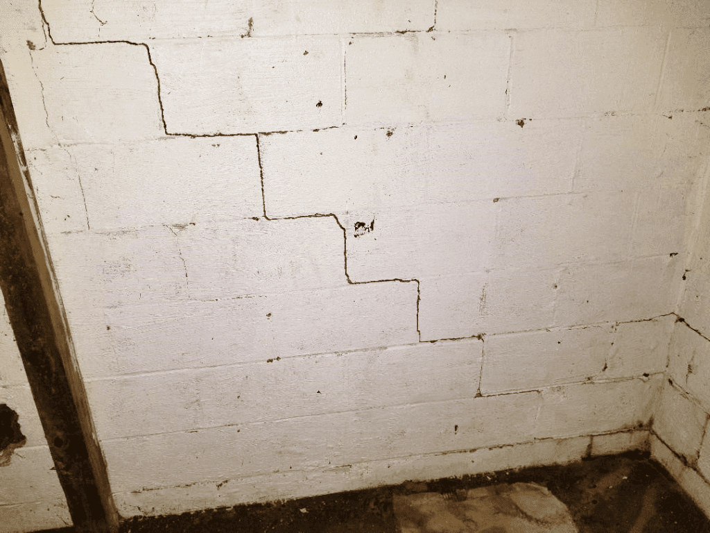 wall-cracks-chillicothe-il-k-mag-basement-solutions-2